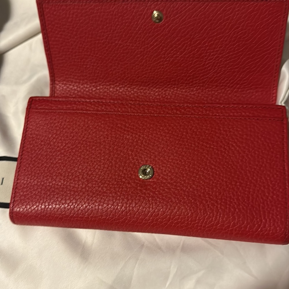 Color red - Picture 4 of 5